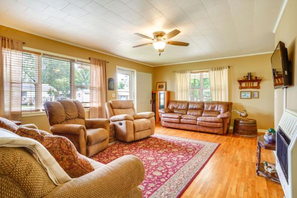 Nella foto è visibile l'oggetto Welcoming Biggers Home - Great Duck Hunting! situato nella città di Corning.