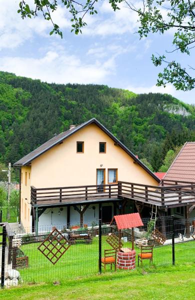 A la foto es mostra l'objecte Hilltop House situat a la ciutat de Bran.