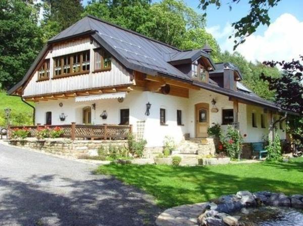 På billedet ses objektet Große Wohnung in Bayerisch Eisenstein beliggende i byen Bayerisch Eisenstein.