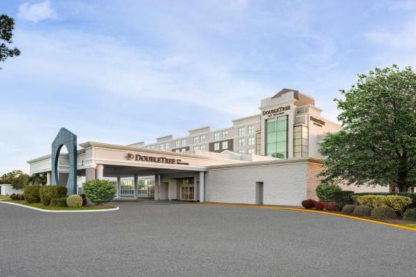 A la foto es mostra l'objecte DoubleTree by Hilton Norfolk Airport situat a la ciutat de Norfolk.
