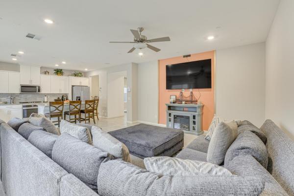 Spacious Las Vegas Home with Patio, 17 Mi to Strip!, Las Vegas