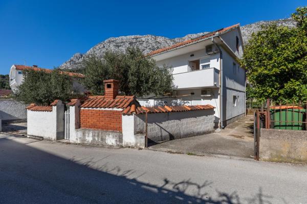 Na fotografii je vidět objekt Apartment Podaca 6050a nacházející se ve městě Podaca.