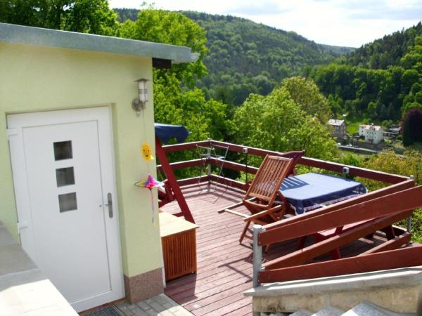 Na fotografii je vidět objekt Ferienhaus Panoramablick in Königstein nacházející se ve městě Königstein an der Elbe.