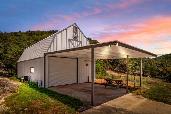 På billedet ses objektet Big Fern Cabin beliggende i byen Vanderpool.