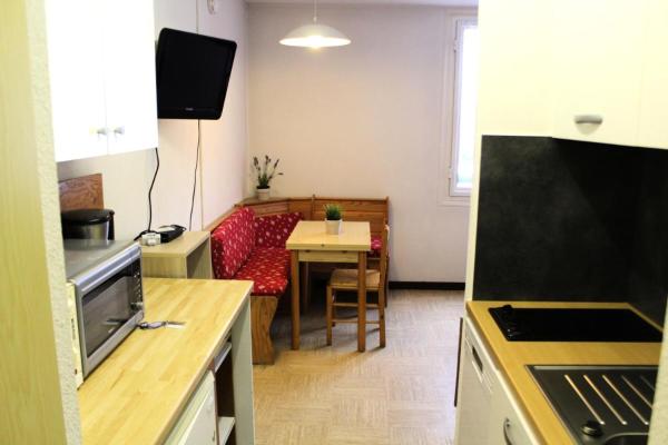 The photo shows the Résidence Le Bois D'aurouze - Mini-studio côté vallée au pied des pistes MAE-9731 located in the city of Le Dévoluy.