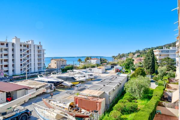A la foto es mostra l'objecte Apt Golfe-Juan à 150 m de la plage et près de Cannes , Centre et Gare situat a la ciutat de Vallauris.