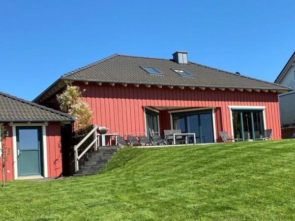 På bildet vises objektet Holiday home Red Milan som ligger i byen Lötzbeuren.