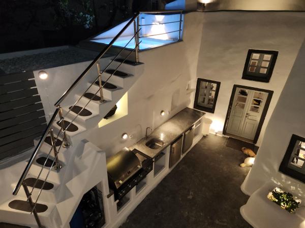 Otto House - Luxury Cave Home - Santorini