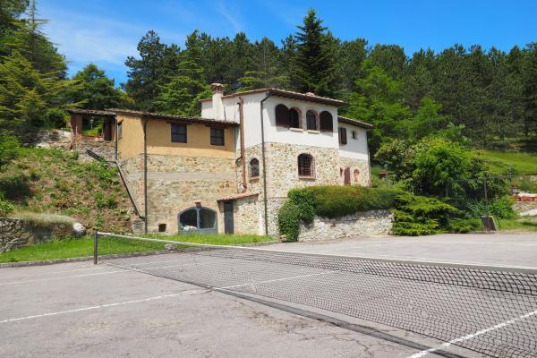En la foto se muestra el objeto Casali San Gimignano by Mmega ubicado en la ciudad de Camporbiano.