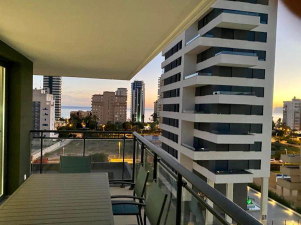 A la foto es mostra l'objecte Sunrise Tower situat a la ciutat de Calp.