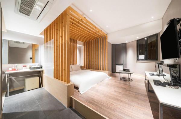A la foto es mostra l'objecte HOTEL MYEONG JAK situat a la ciutat de Suwon.