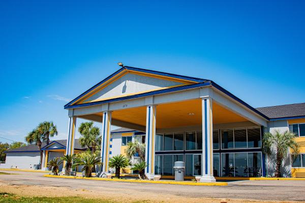 Super 8 by Wyndham Biloxi at the Beach photo 2