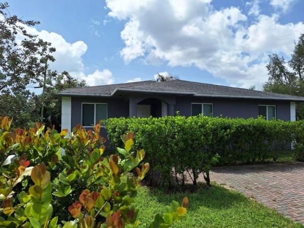 Na fotografii je vidět objekt Spacious and Modern Home nacházející se ve městě Opa-locka.