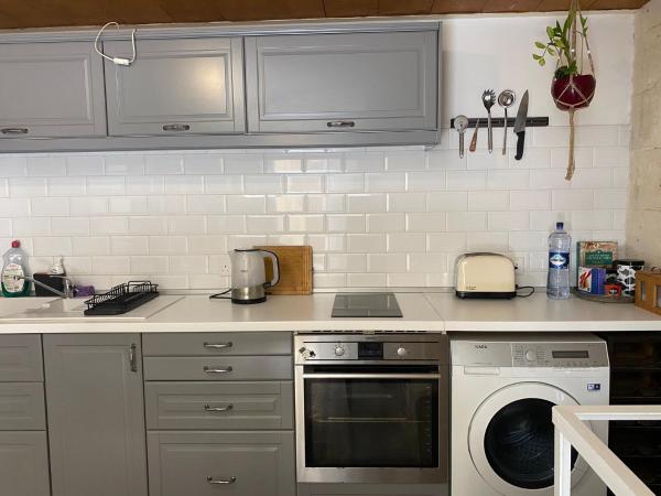 Valletta's Charming Loft Accommodation, La Valeta