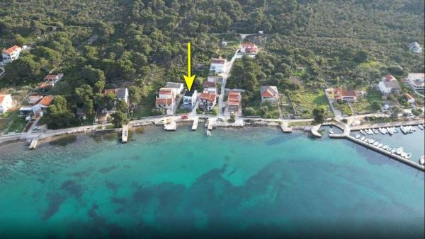 På billedet ses objektet Apartments by the sea Brgulje, Molat - 22856 beliggende i byen Brgulje.