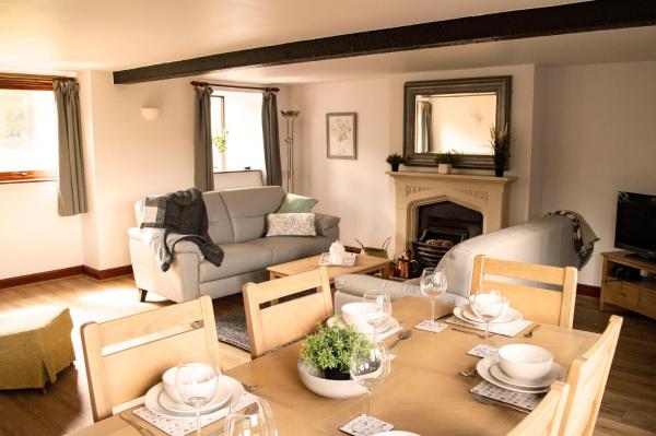 A la foto es mostra l'objecte Beech Cottage cosy 7 bed sleeps 9 - dogs very welcome situat a la ciutat de Dore.