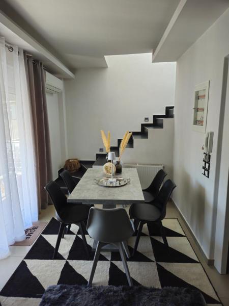 På bildet vises objektet Mary's luxury apartment Nemea 1 som ligger i byen Kondóstavlos.