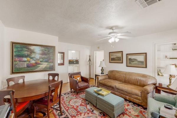 A la foto es mostra l'objecte Peaceful Paradise situat a la ciutat de Austin.