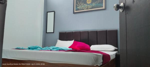 Auf dem Foto ist das Objekt Hotel Ayodhya Paying Guest in der Stadt Ayodhya zu sehen.