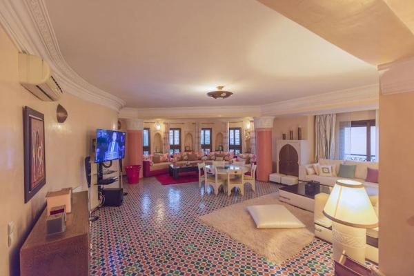 Auf dem Foto ist das Objekt Authentic Moroccan Apartment in the Heart of Gueliz with 3 Bedrooms in der Stadt Marrakesch zu sehen.