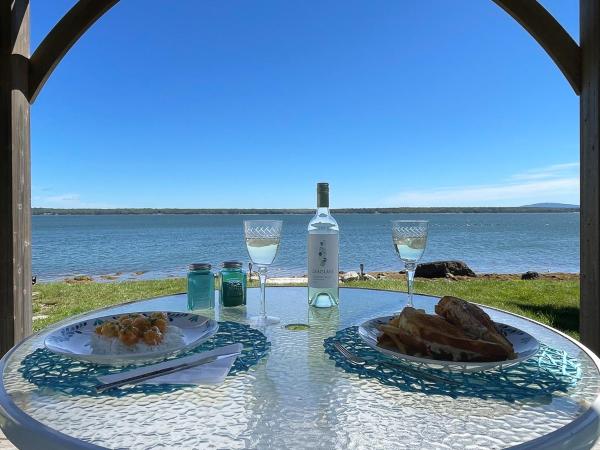 A la foto es mostra l'objecte Acadia Bay Cottages situat a la ciutat de Bayside.