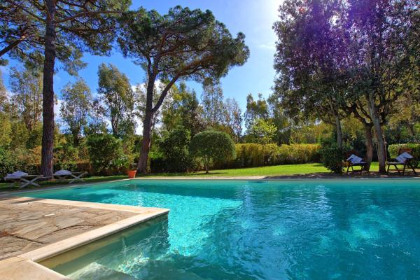 På billedet ses objektet Villa Rocca Mare by PosarelliVillas beliggende i byen Casa Mora.
