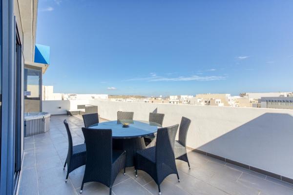 A la foto es mostra l'objecte SB17 - 2 Bed Penthouse Panorama in Qawra situat a la ciutat de Il-Ħamra.