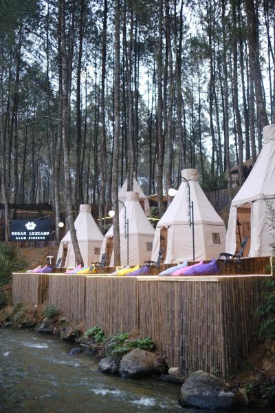 A la foto es mostra l'objecte Regan Luxcamp by Digihub Hospitality situat a la ciutat de Riunggunung.