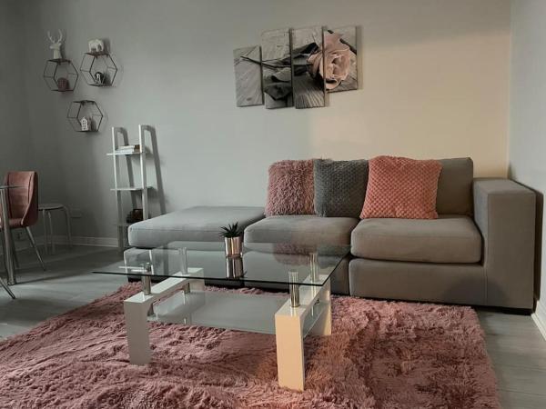 På bildet vises objektet Stunning 2 Bedroom Flat Next to Victoria Hospital som ligger i byen Fife.