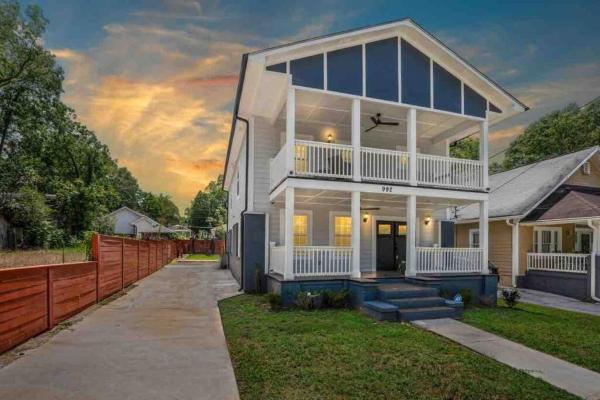 Na fotografii je vidět objekt friendly Cozy Blue House nacházející se ve městě Atlanta.