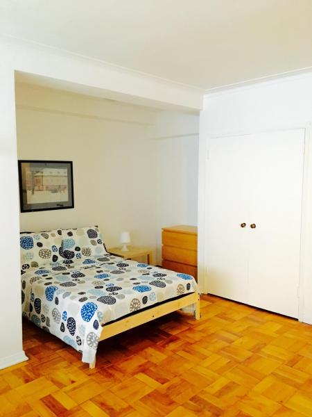 Stylish Montreal Apartment: Comfortable Stay in the Golden Square Mile, Montreal