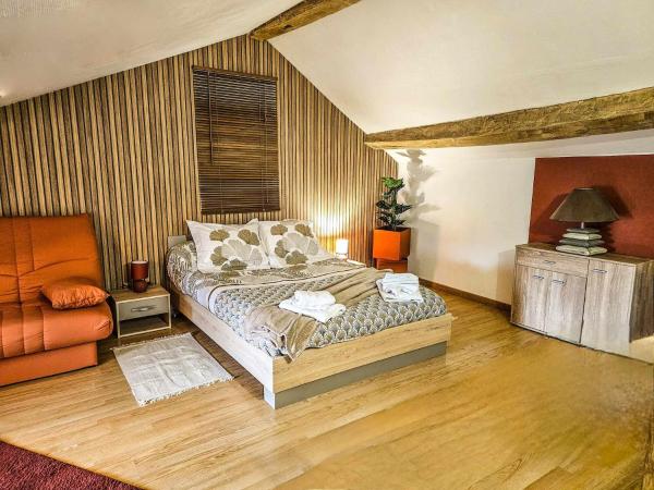 Na zdjęciu widoczny jest obiekt maison climatisé avec jardin położony w mieście Nevers.