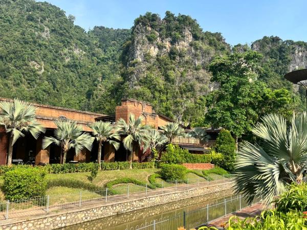 Na fotografii je vidět objekt Sunway Alpine Suites near Onsen and Themepark Tambun Ipoh by IWH nacházející se ve městě Ipoh.