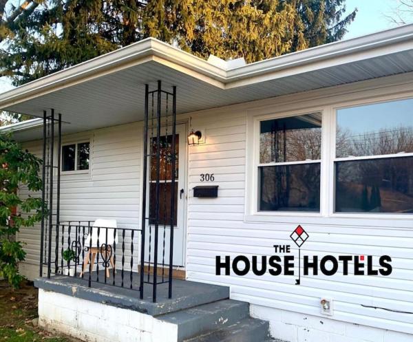 A la foto es mostra l'objecte The House Hotels - Erie St. 2 situat a la ciutat de Stow.