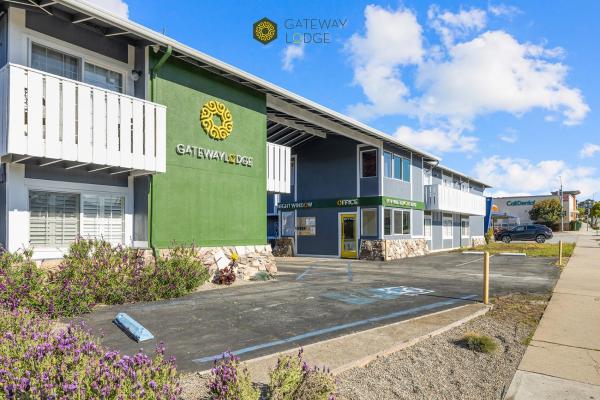 Na fotografii je vidět objekt Gateway Lodge nacházející se ve městě Seaside.