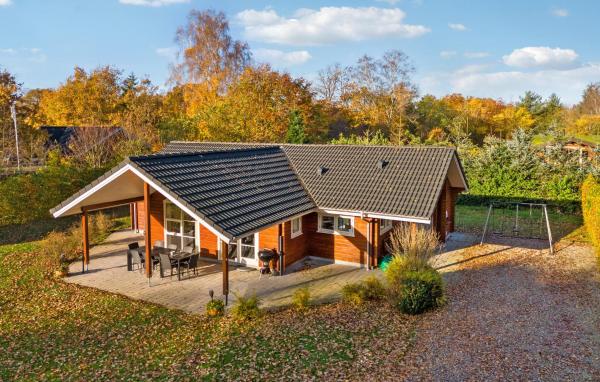 A la foto es mostra l'objecte Nice Home In Glesborg With Wifi situat a la ciutat de Glesborg.