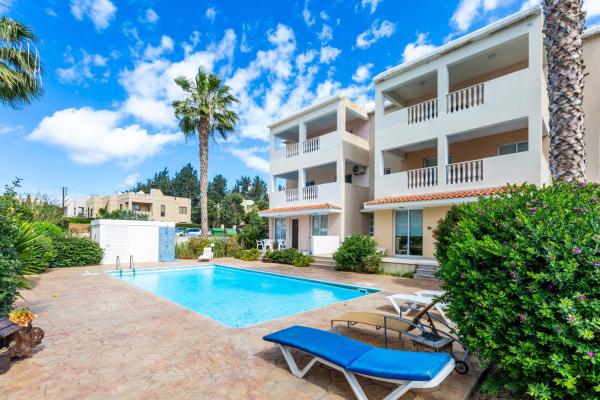 Just renovated beautiful 2 bed apartment in Paphos 5 min drive to the beach, Pafos