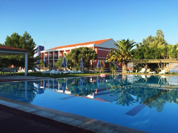 På billedet ses objektet Palatino Hotel beliggende i byen Lixouri.