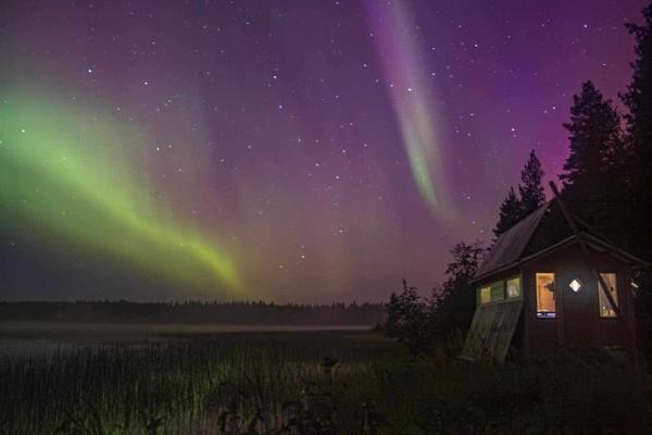 Na zdjęciu widoczny jest obiekt the off grid wilderness cabins położony w mieście Åmliden.