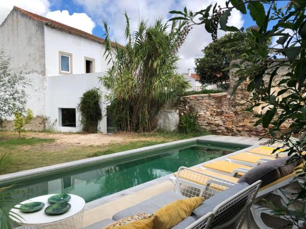 A la foto es mostra l'objecte Farmacia Beach House situat a la ciutat de Odemira.