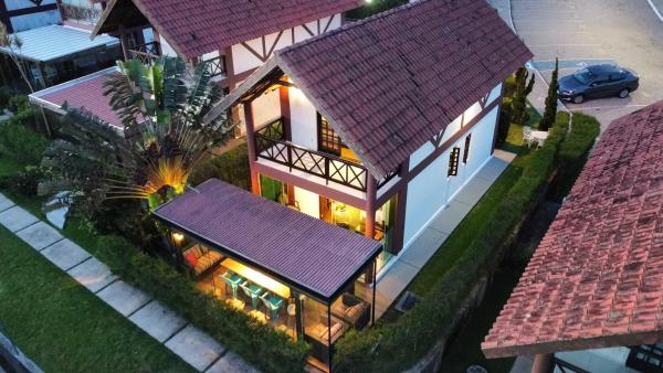 Na fotografii je vidět objekt Chalé Charmoso em Bananeiras no condomínio exclusivo Serra Nevada nacházející se ve městě Solânea.