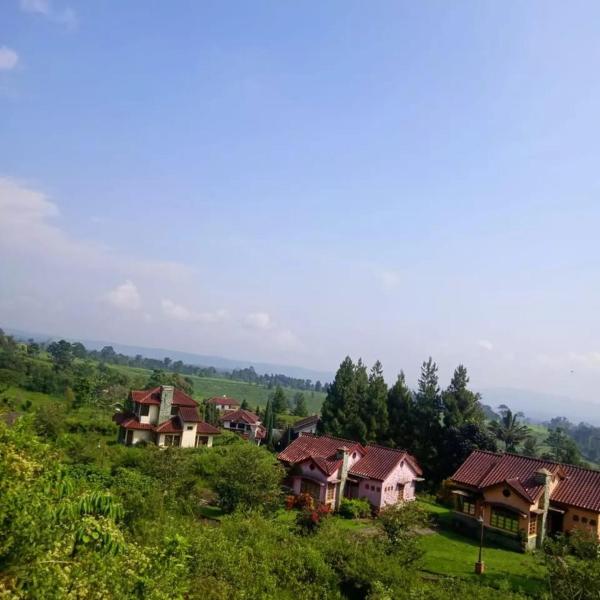 写真にはCibitung 2市にあるVilla Ciater Montana 3が写っています。