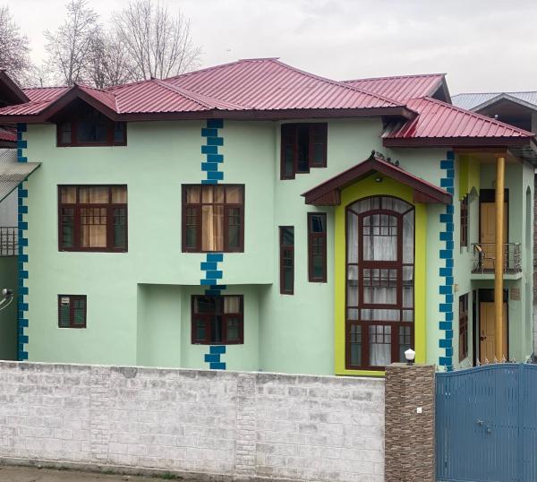 A la foto es mostra l'objecte New Penthouse Villa situat a la ciutat de Srinagar.