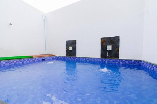 Na zdjęciu widoczny jest obiekt Villa Ree Private Pool and Balcony położony w mieście Tlekung.