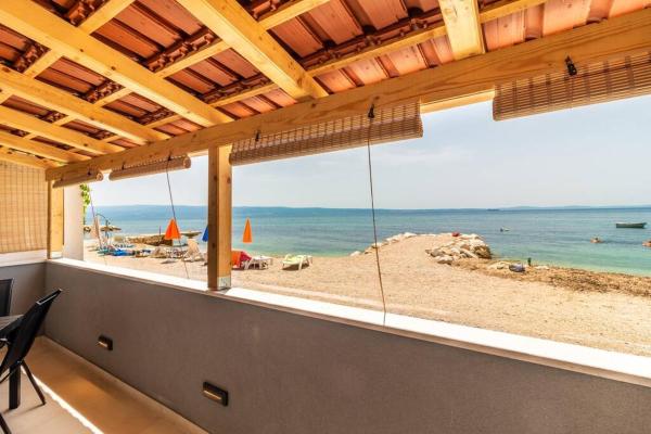 A la foto es mostra l'objecte Seaside apartment situat a la ciutat de Podstrana.