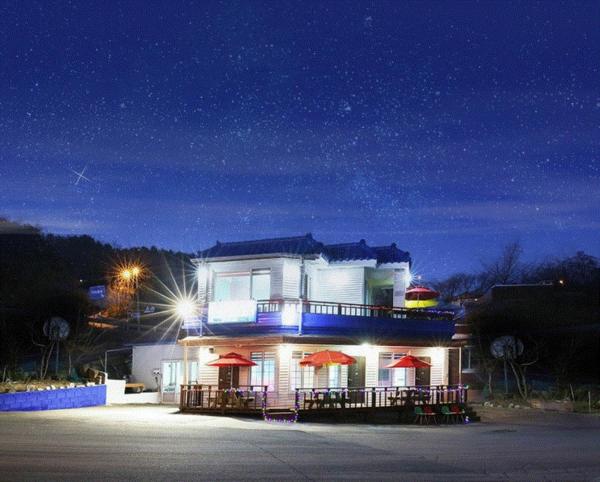 Nella foto è visibile l'oggetto Yeongduk Blue Beach Pension situato nella città di Ch'ŏngha.