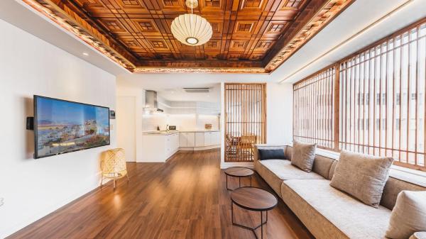På bildet vises objektet Yeosu Jinnam Mansion Pension som ligger i byen Yŏsu.