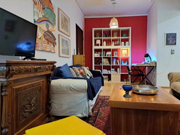 På billedet ses objektet GRAND BLUE SUITE DI GIORGIO 10min from Piraeus port beliggende i byen Piræus.