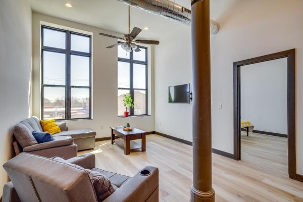 A la foto es mostra l'objecte Renovated Loft-Style Apartment in Downtown Cashton situat a la ciutat de Ontario.
