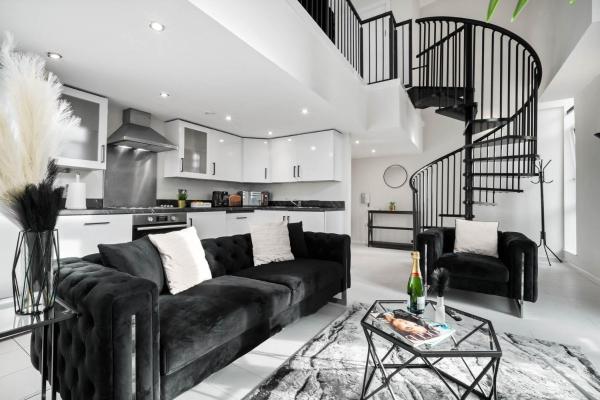 Duplex Penthouse Apartment - Birmingham City Centre - Secure Parking - Terrace - Top Rated - 1401M, Birmingham